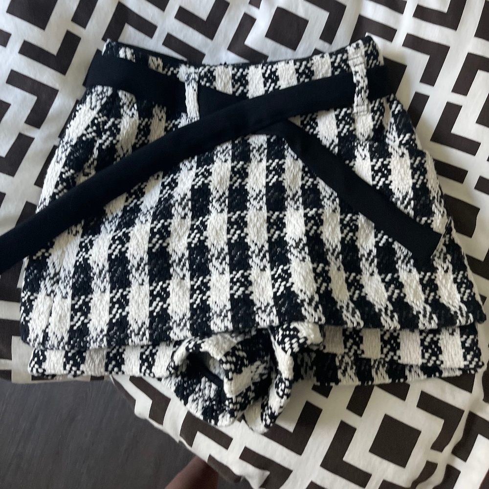 Maje Belted Houndstooth Cotton-blend Tweed Shorts In Black